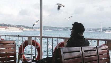 雷加内斯险胜莱万特，重回胜利轨道